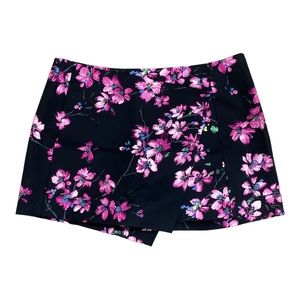 NWT Express Black and Pink Floral Print Skorts   [028]